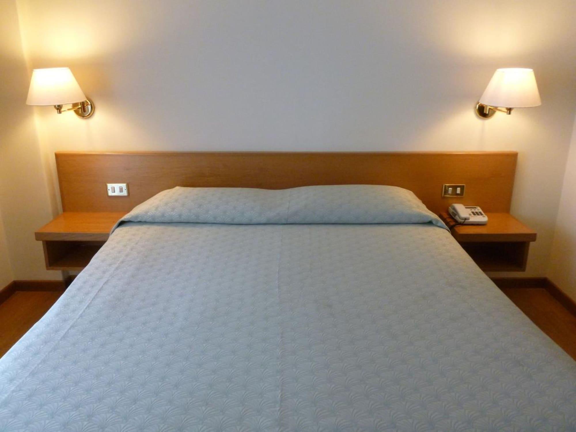 Hotel Plaza Salerno Esterno foto