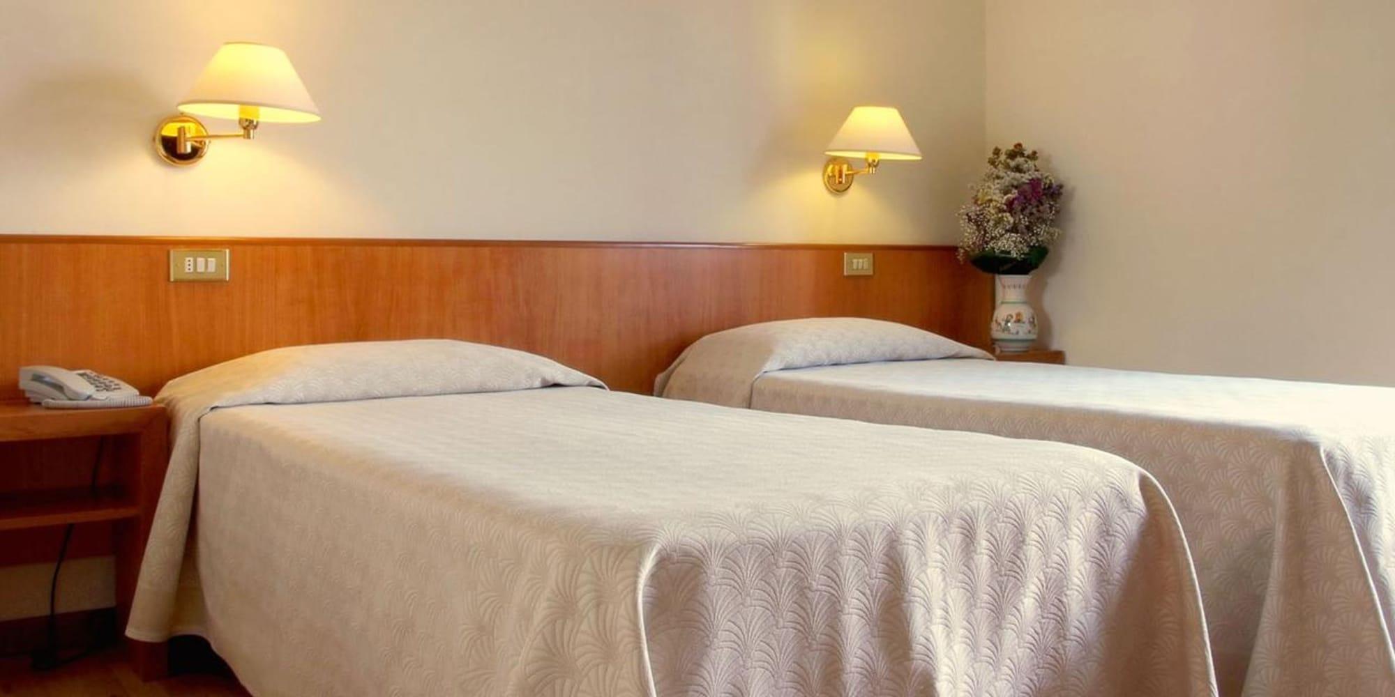 Hotel Plaza Salerno Esterno foto