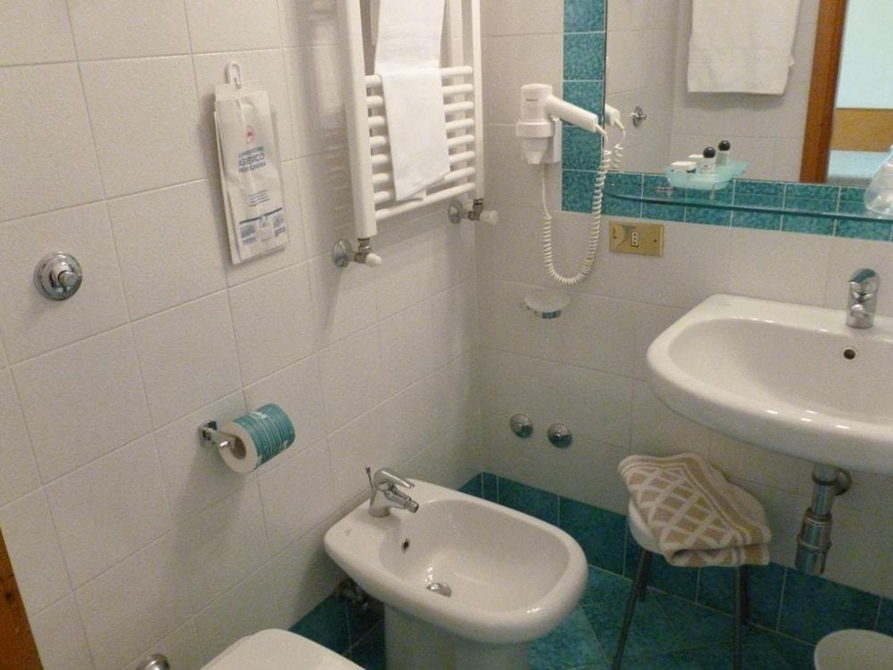 Hotel Plaza Salerno Esterno foto