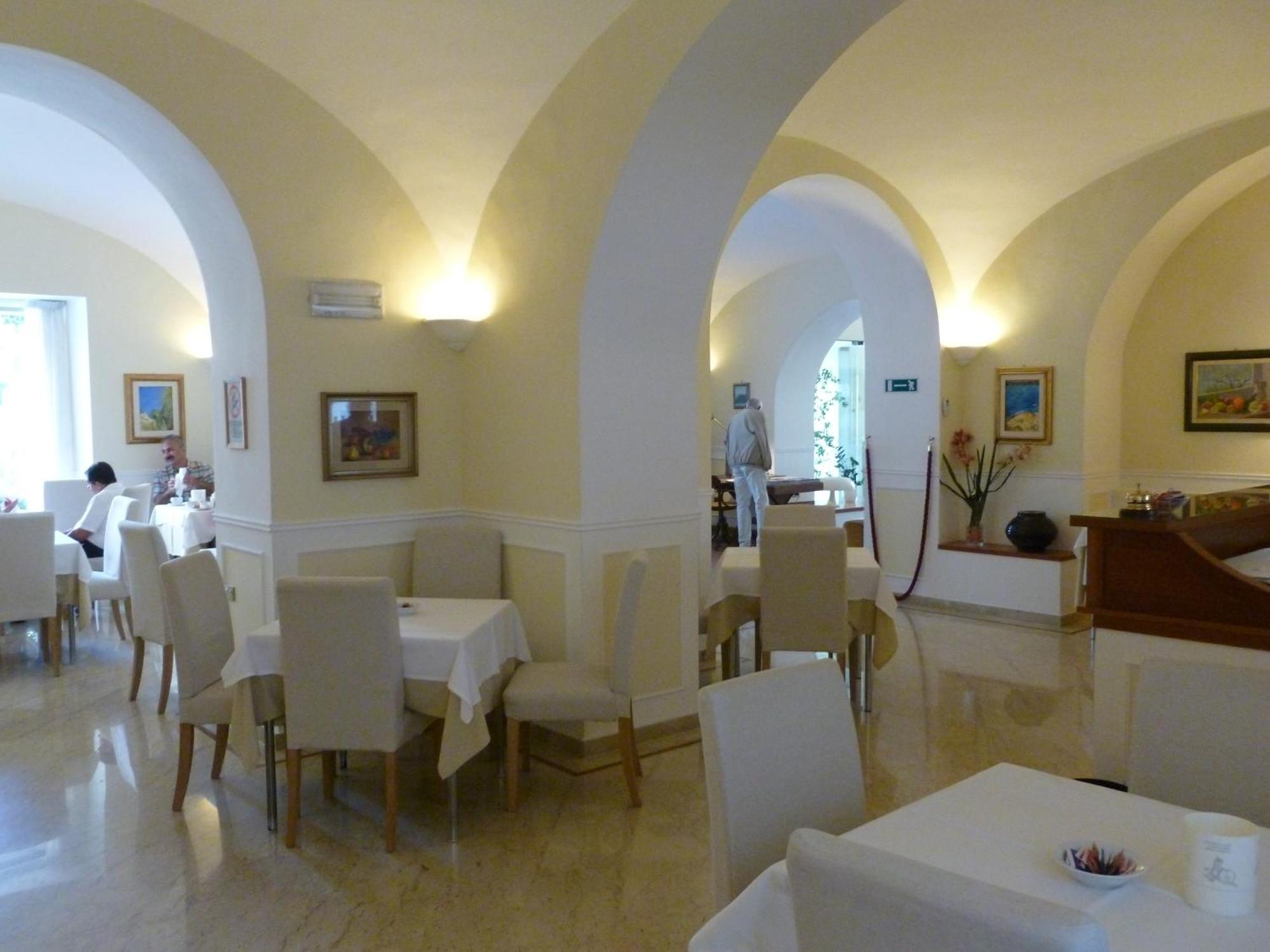 Hotel Plaza Salerno Esterno foto