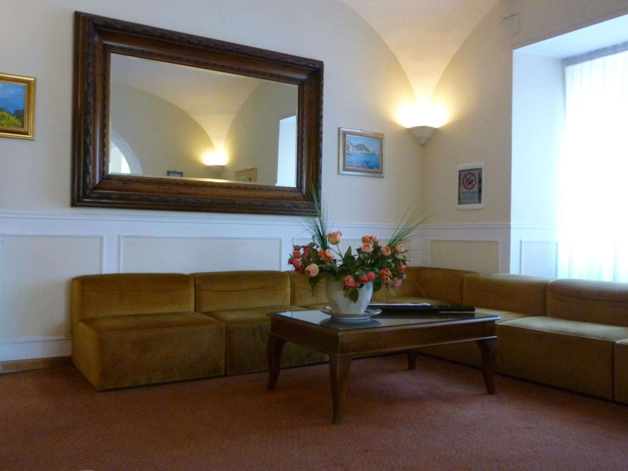 Hotel Plaza Salerno Esterno foto