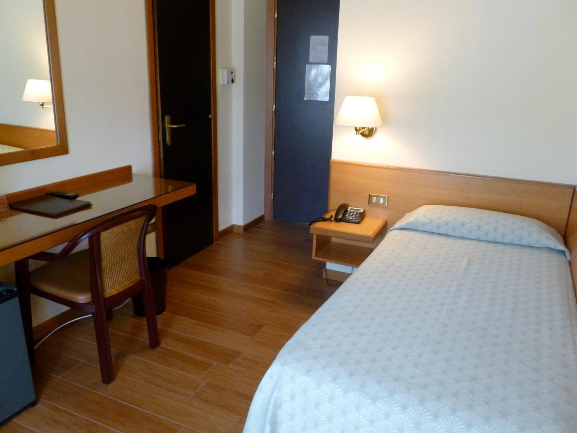 Hotel Plaza Salerno Esterno foto